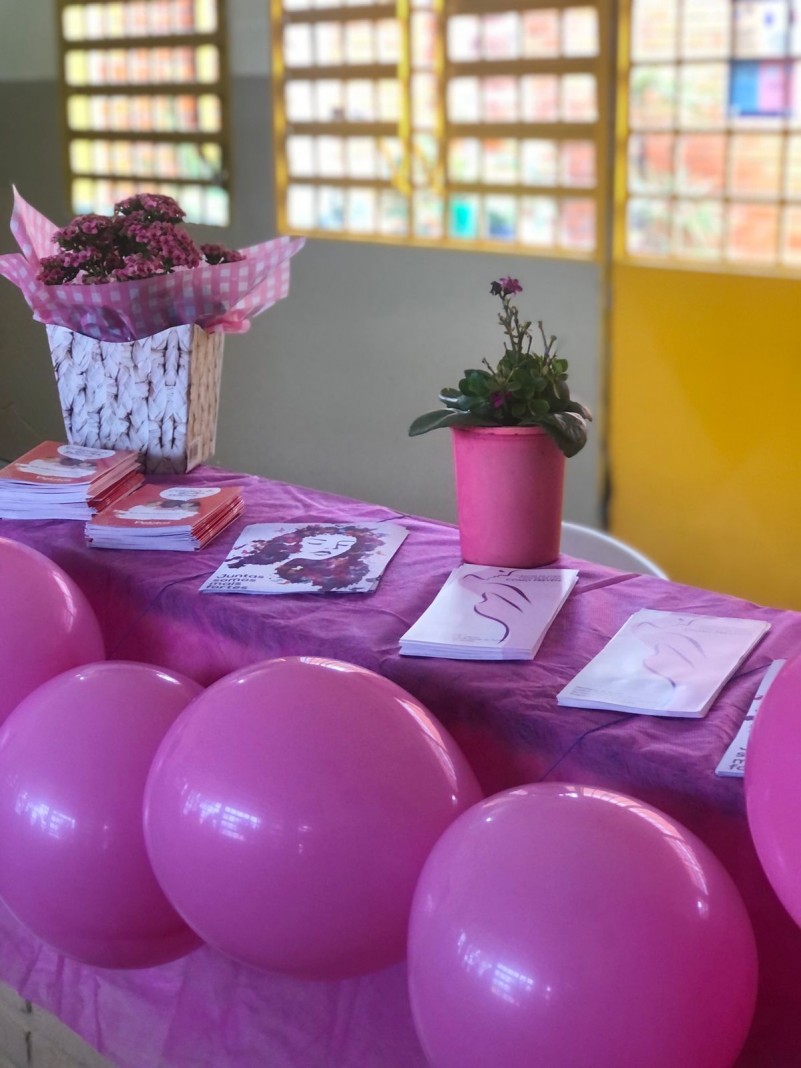 Diversas unidades aderiram a campanha, com decorações no ambiente e entregando laços rosas